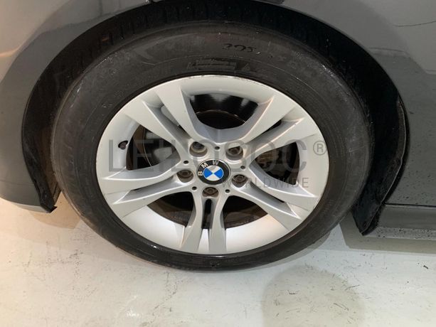 BMW 320D Touring Navigation Sport · Ano 2010