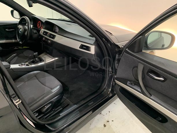 BMW 320D Touring Navigation Sport · Ano 2010