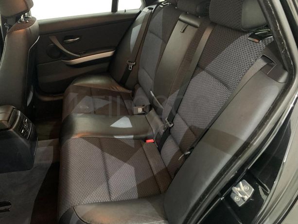 BMW 320D Touring Navigation Sport · Ano 2010