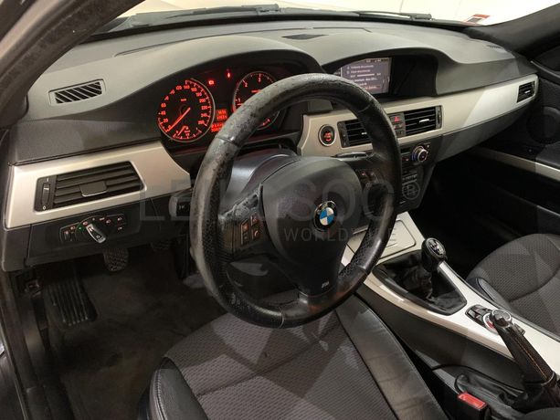 BMW 320D Touring Navigation Sport · Ano 2010