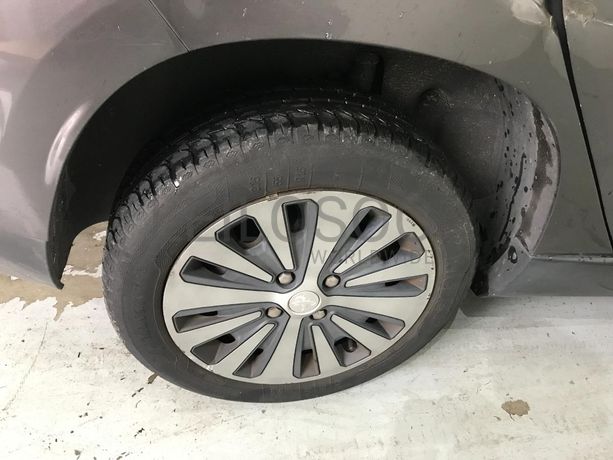 Peugeot 2008 1.6 HDI · Ano 2013