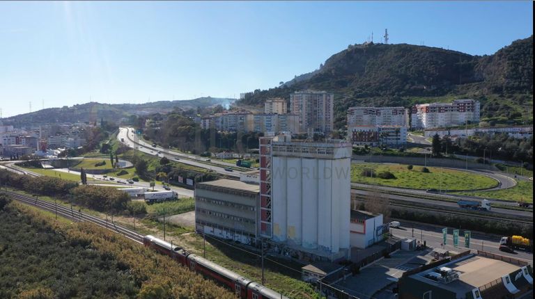 Unidade Industrial + Terreno · Vila Franca de Xira