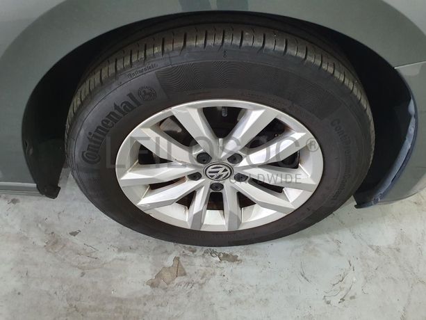Volkswagen Passat 1.6 TDI · Ano 2015