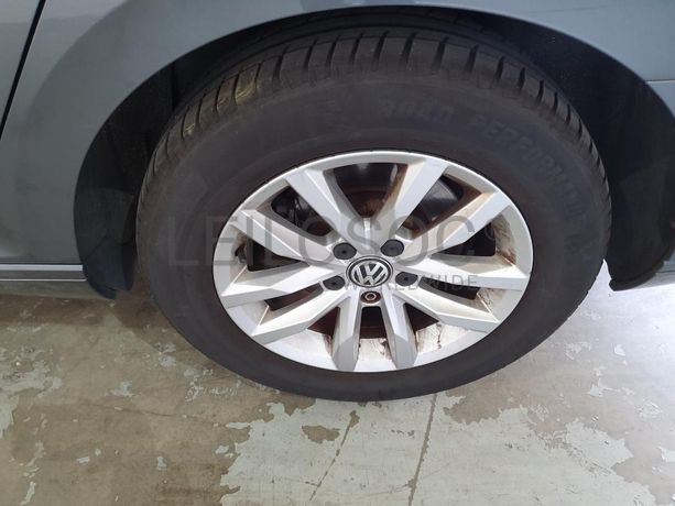 Volkswagen Passat 1.6 TDI · Ano 2015