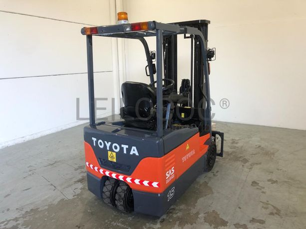 Empilhador Toyota Elétrico 1500 KG