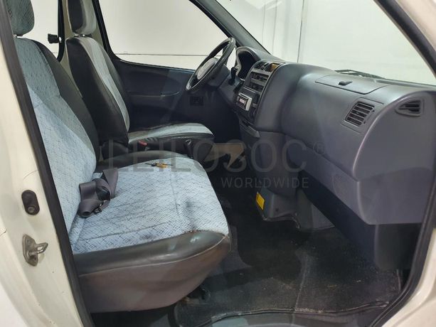 Toyota Hiace 2.4D · Ano 2001
