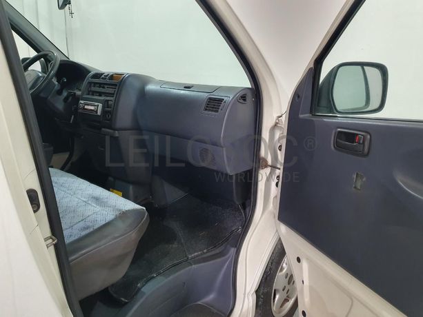 Toyota Hiace 2.4D · Ano 2001