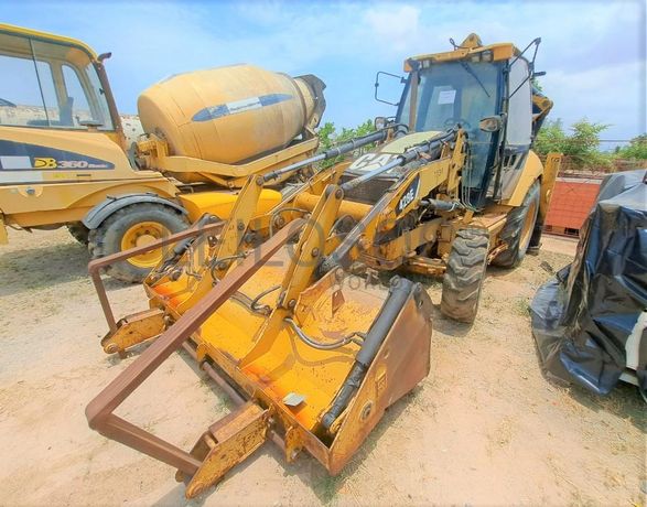 Retroescavadora CATERPILLAR 428E