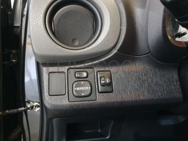 Toyota Yaris 1.0 · Ano 2012