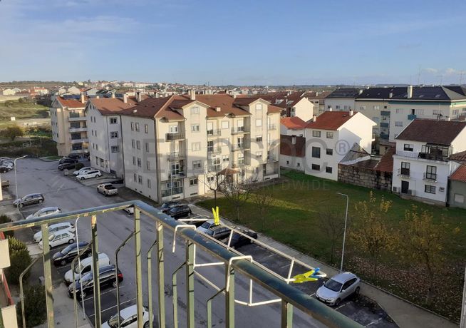 Apartamento T3 c/ Lugar de Garagem e Arrumos · Guarda
