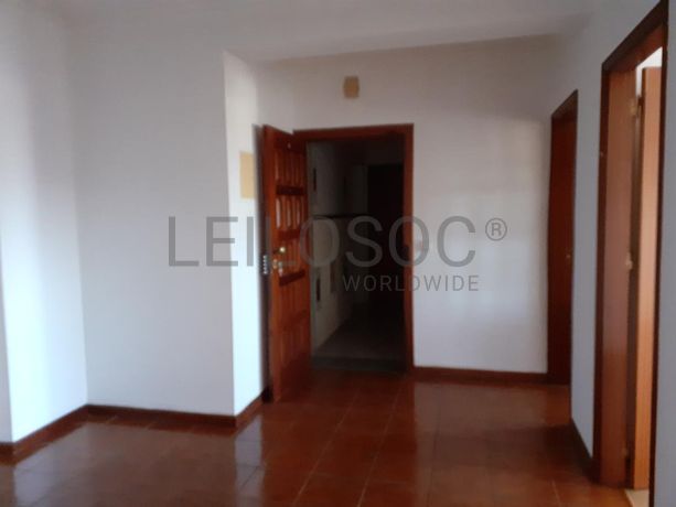 Apartamento T3 c/ Lugar de Garagem e Arrumos · Guarda