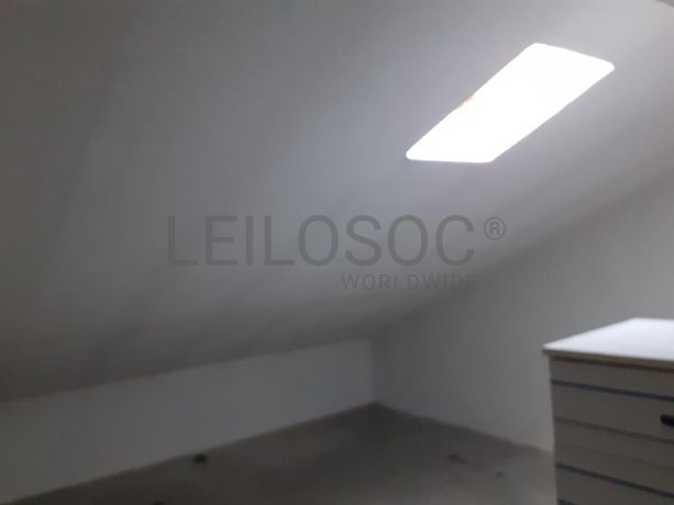 Apartamento T3 c/ Lugar de Garagem e Arrumos · Guarda