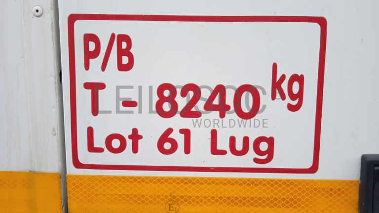 Autocarro Nissan UD90B