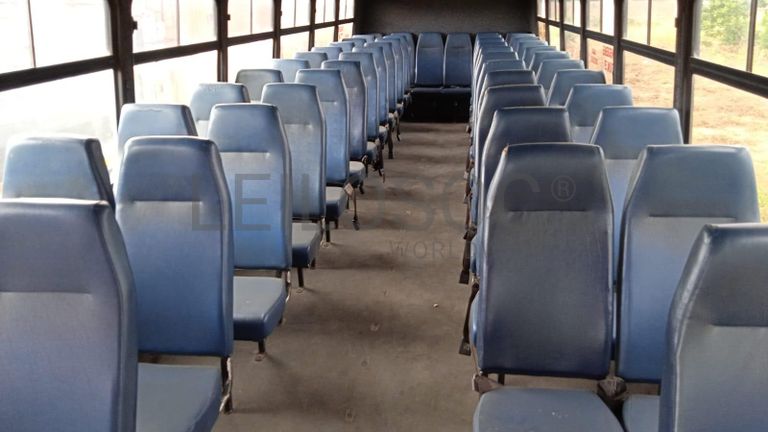 Autocarro Nissan UD90B