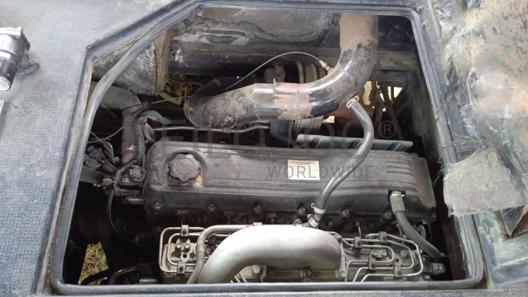 Autocarro Nissan UD90B