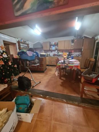 1/2 de Moradia + Terreno · Ponta Delgada, Arquipélago dos Açores