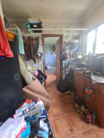 1/2 de Moradia + Terreno · Ponta Delgada, Arquipélago dos Açores