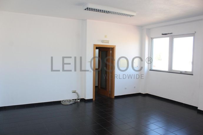 Totalidade: Lotes 1 a 5 · Lojas · Escritórios