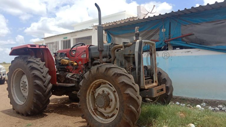 Tractor Massey Ferguson ·