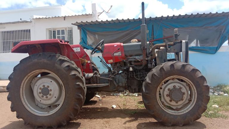 Tractor Massey Ferguson ·