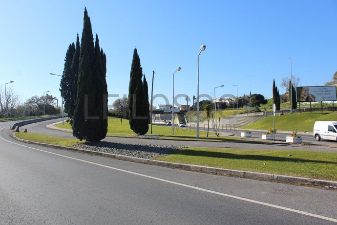 Unidade Industrial + Terreno · Vila Franca de Xira