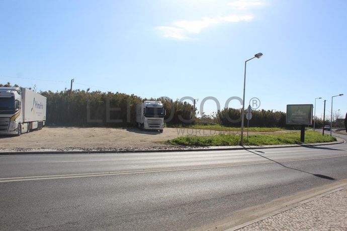 Unidade Industrial + Terreno · Vila Franca de Xira