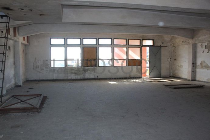 Unidade Industrial + Terreno · Vila Franca de Xira