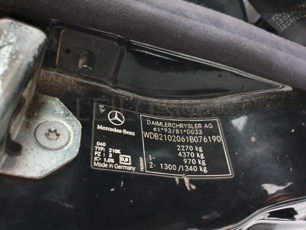 Mercedes-Benz E220 2.2 CDI · Ano 2000