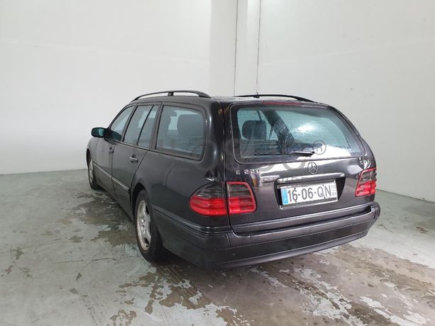 Mercedes-Benz E220 2.2 CDI · Ano 2000