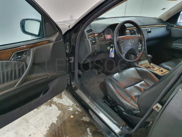 Mercedes-Benz E220 2.2 CDI · Ano 2000