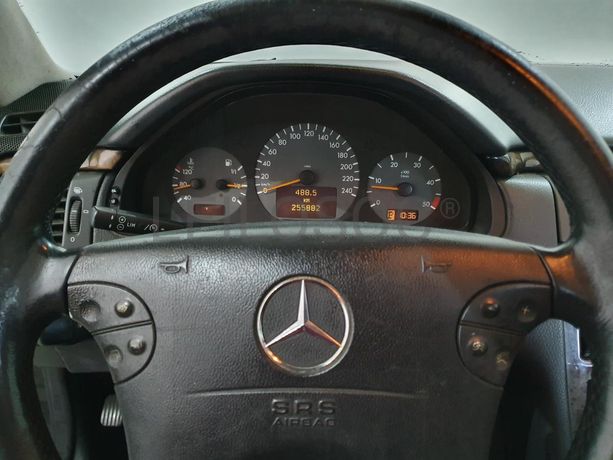 Mercedes-Benz E220 2.2 CDI · Ano 2000