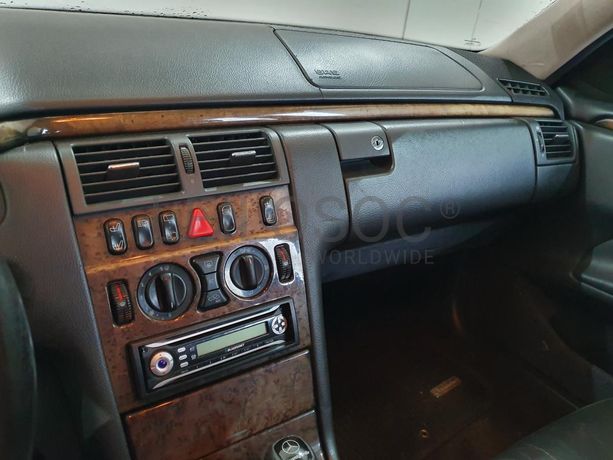 Mercedes-Benz E220 2.2 CDI · Ano 2000