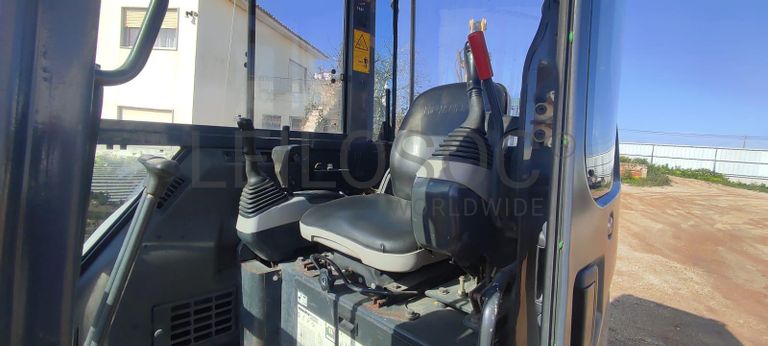 Escavadora Giratória Komatsu PC 30 MR