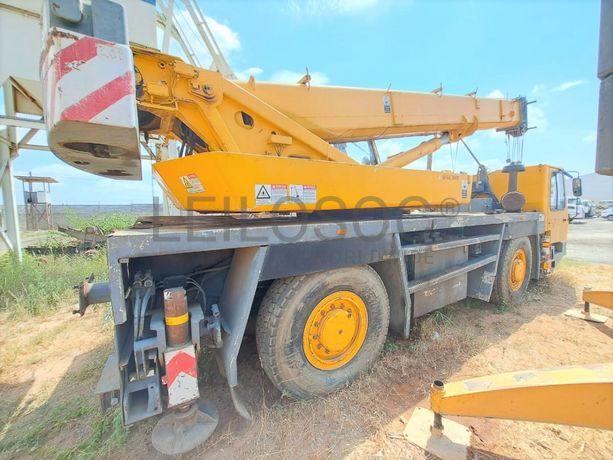 Auto Grua (35T) GROVE GMK 2035 · Viana