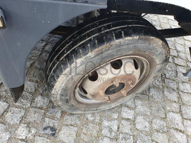 Nissan Cabstar 110 com Grua Palfinger Tribasculante