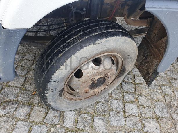 Nissan Cabstar 110 com Grua Palfinger Tribasculante