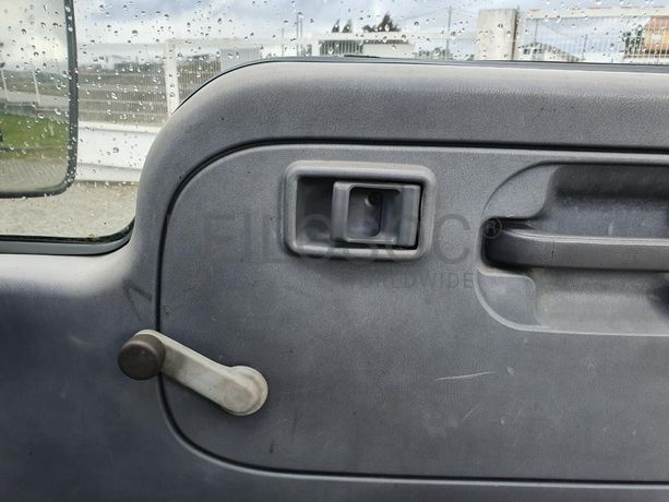 Nissan Cabstar 110 com Grua Palfinger Tribasculante