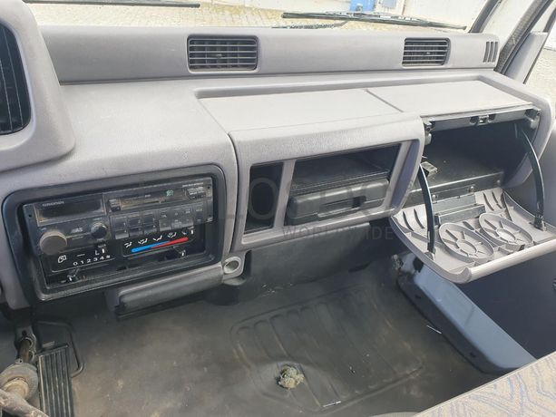 Nissan Cabstar 110 com Grua Palfinger Tribasculante