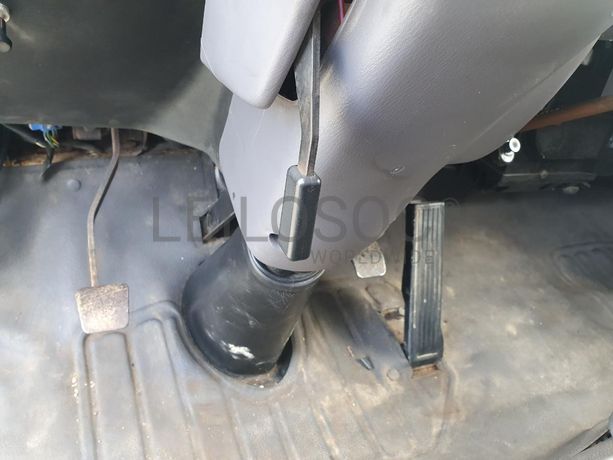 Nissan Cabstar 110 com Grua Palfinger Tribasculante