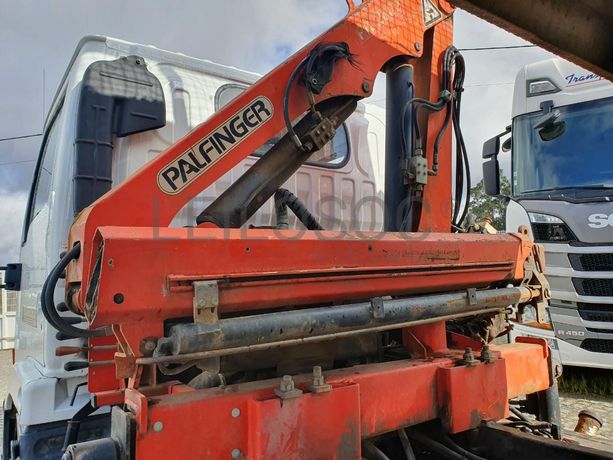 Nissan Cabstar 110 com Grua Palfinger Tribasculante