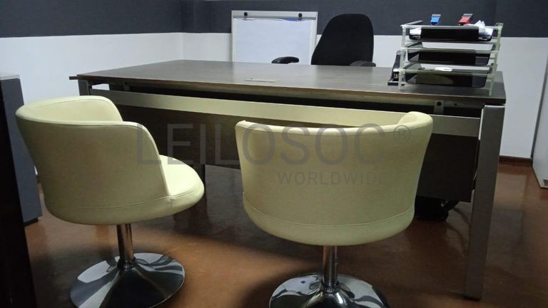 Mobiliário de escritório ·