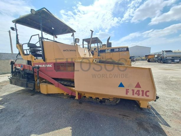 Espalhadora (18T) DYNAPAC F 141 · Viana