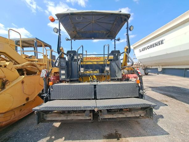 Espalhadora (18T) DYNAPAC F 141 · Viana