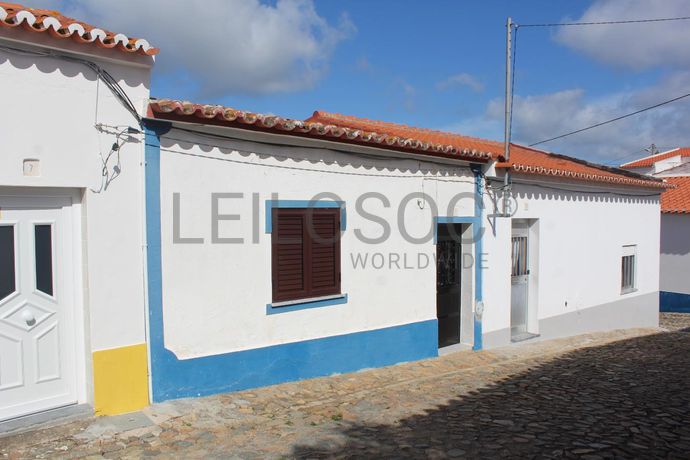 Moradia V2 · Cuba, Beja