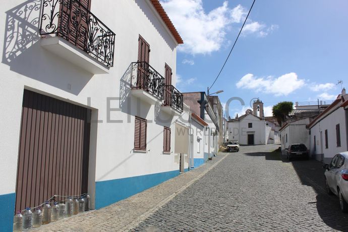 Moradia V2 · Cuba, Beja