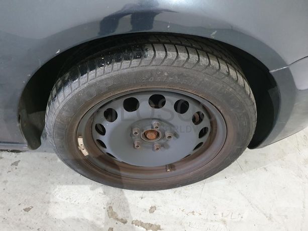 Volkswagen Golf 1.4 FSI · Ano 2004