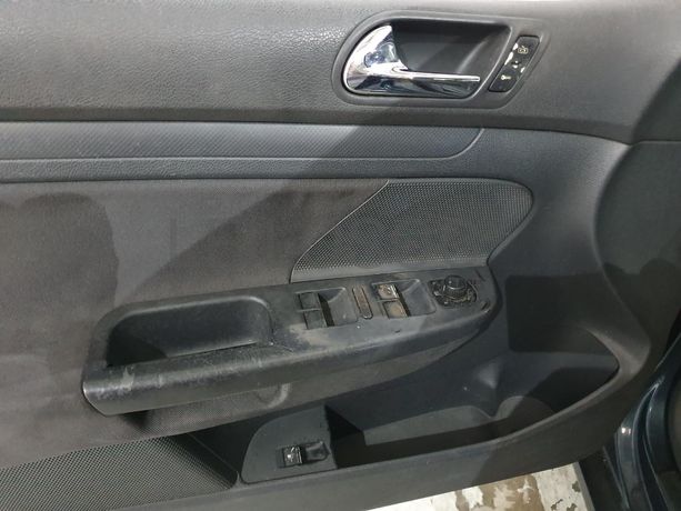 Volkswagen Golf 1.4 FSI · Ano 2004