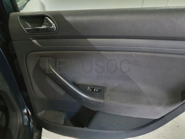 Volkswagen Golf 1.4 FSI · Ano 2004