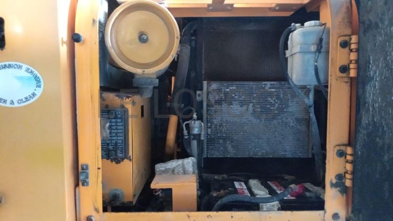 Escavadeira Hyundai ·