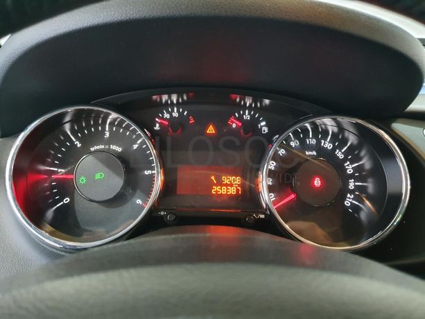 Peugeot 3008 1.6 BlueHDI · Ano 2015